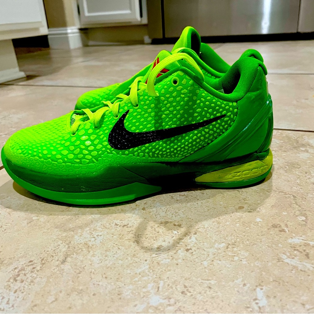 Kobe 6 Grinch green Protro basketball shoes. Men’s size 8.5